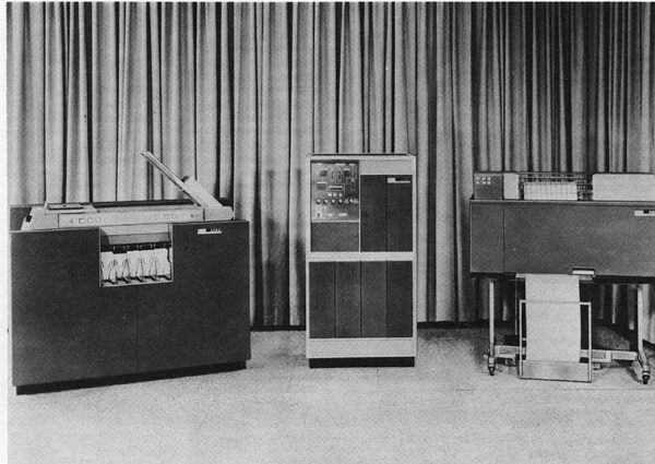 Das Foto zeigt die Maschine IBM 1401.